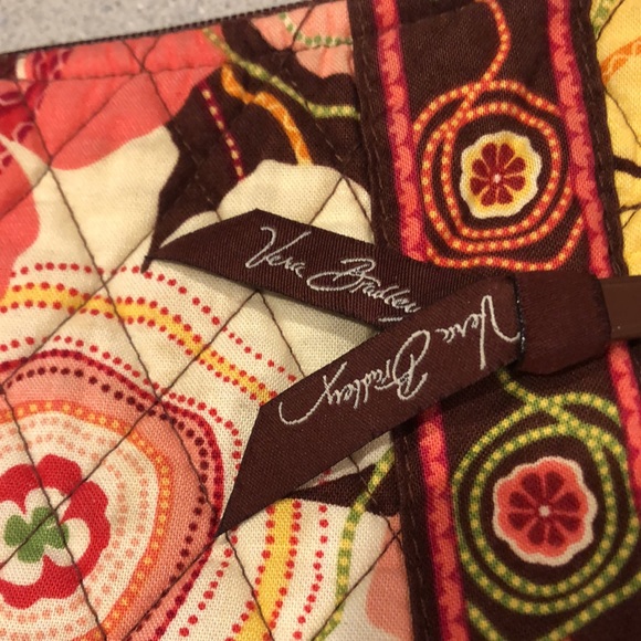 Vera Bradley -  Buttercup Shoulder Bag -  2 Front Zipper & 2 inside Pockets - Picture 5 of 8